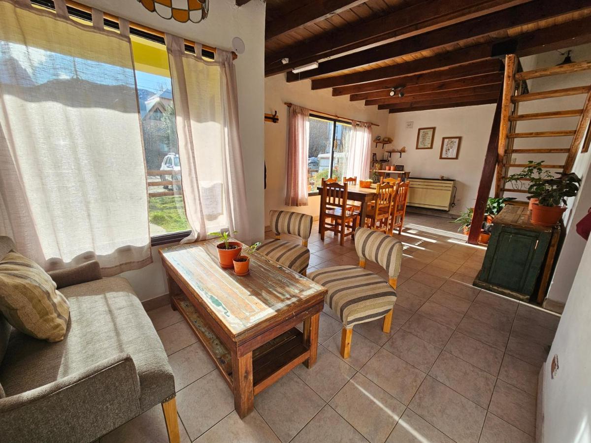 Yellow House Cottage El Chalten Exterior photo